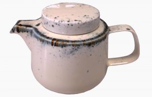 Tea pot 1100ml Flirty. Porcelain tea pot. Large tea pot. Pink-coloured tea pot with blue spots (reactive glazes application).