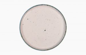 Plate 22cm Flirty. Porcelain plate. Dessert plate, appetizers plate, salad plate. Pink-coloured plate with blue spots (reactive glazes application).