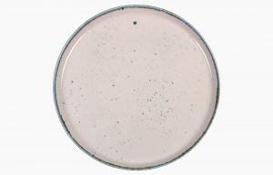 Plate 28cm Flirty. Porcelain plate. Dinning plate, serving plate. Pink-coloured plate with blue spots (reactive glazes application).